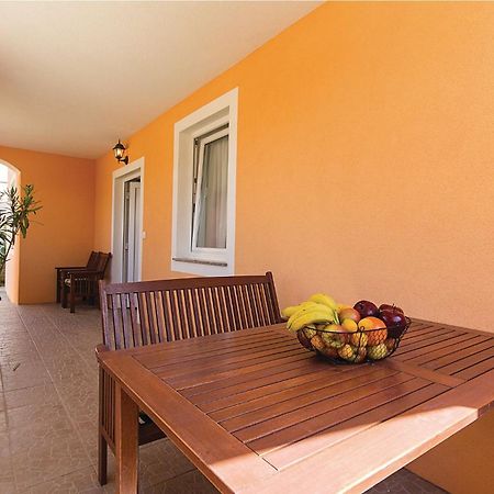 7 Bedroom Stunning Home In Ližnjan 외부 사진
