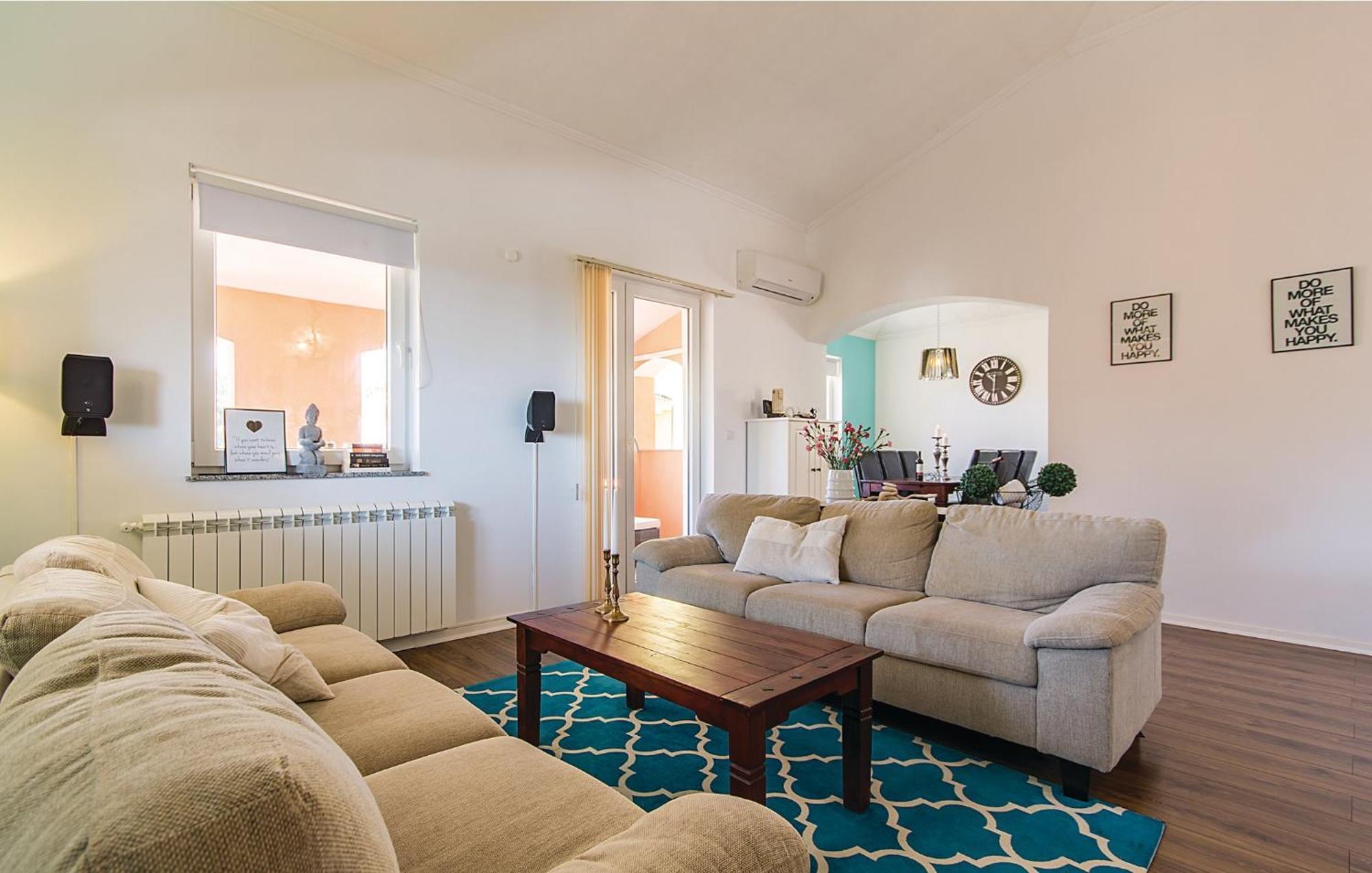 7 Bedroom Stunning Home In Ližnjan 외부 사진