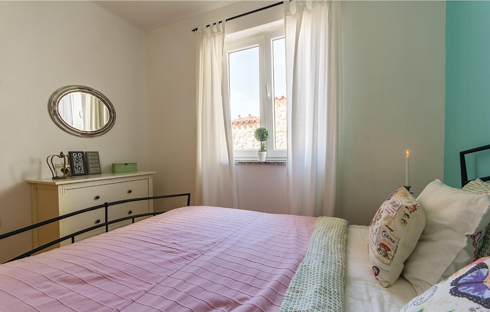7 Bedroom Stunning Home In Ližnjan 외부 사진