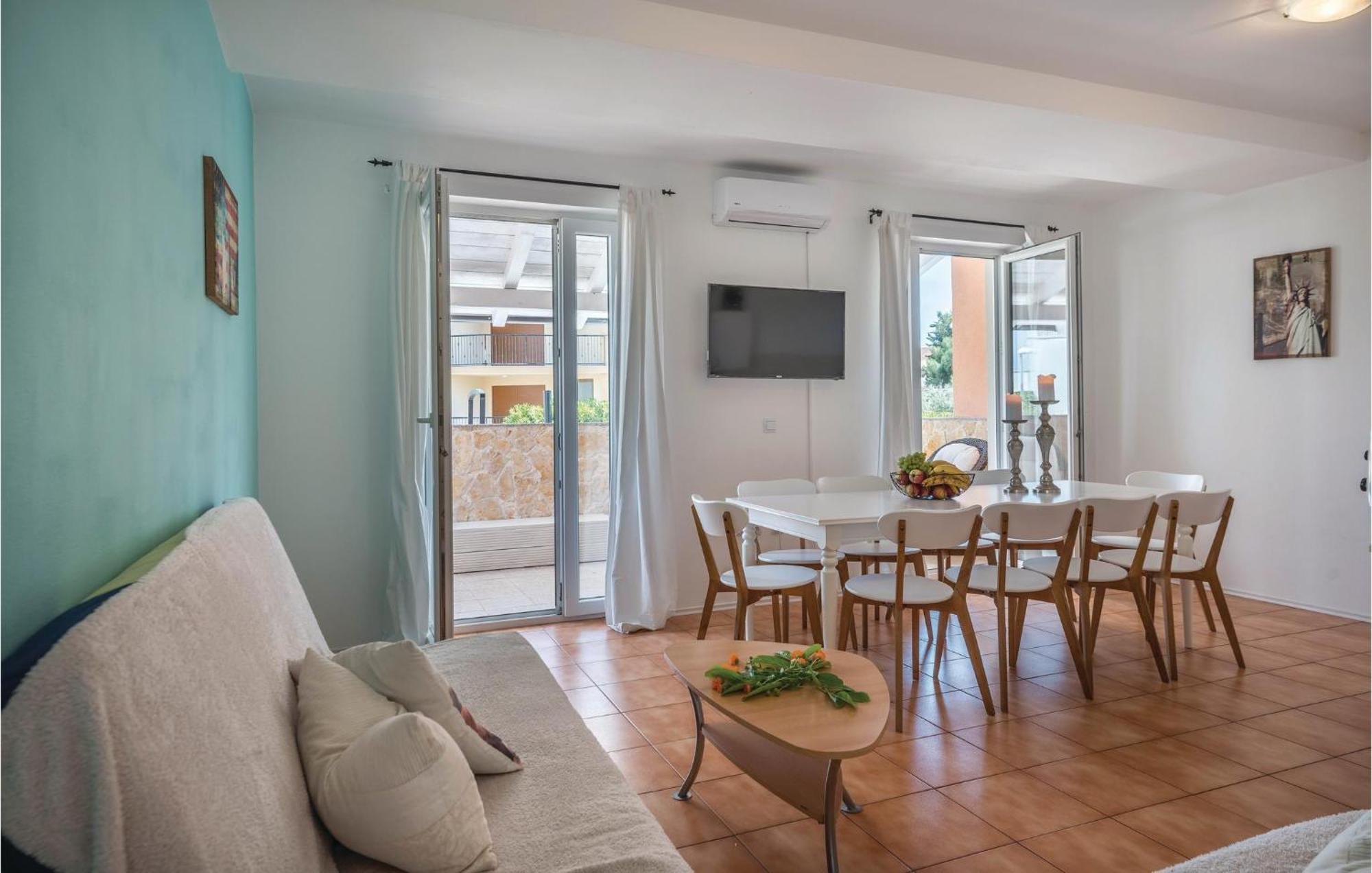 7 Bedroom Stunning Home In Ližnjan 외부 사진